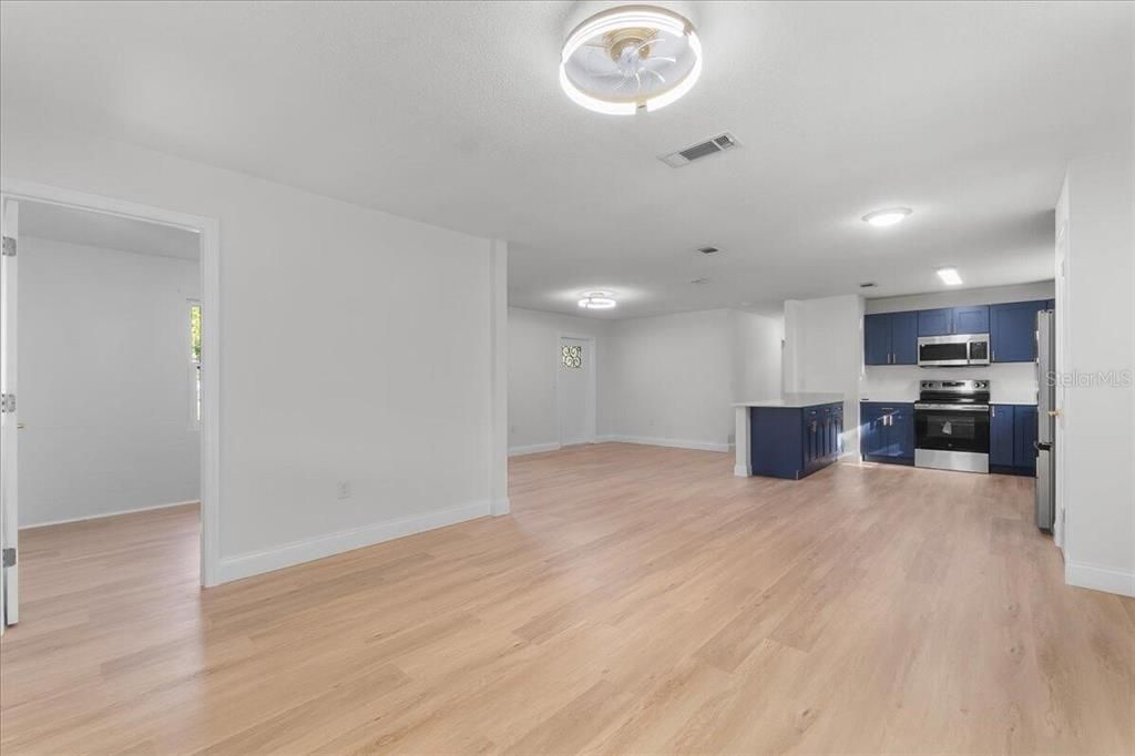 Active With Contract: $274,999 (3 beds, 1 baths, 1272 Square Feet)