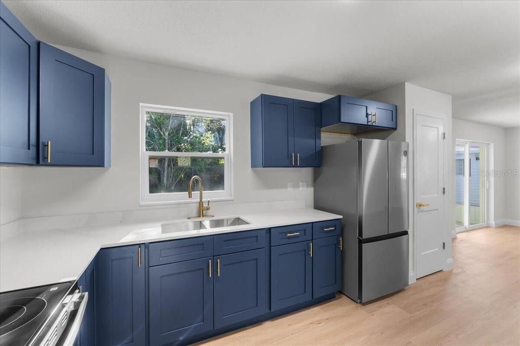 Active With Contract: $274,999 (3 beds, 1 baths, 1272 Square Feet)