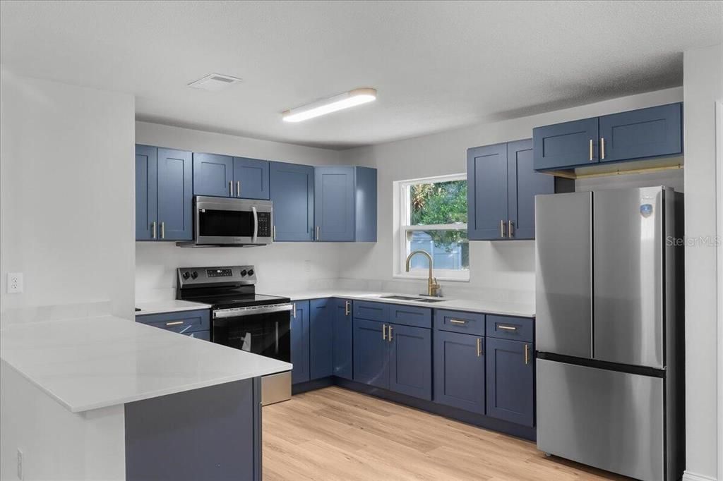 Active With Contract: $274,999 (3 beds, 1 baths, 1272 Square Feet)