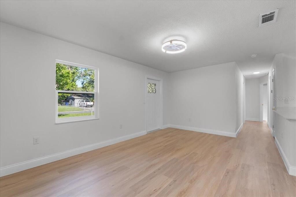 Active With Contract: $274,999 (3 beds, 1 baths, 1272 Square Feet)