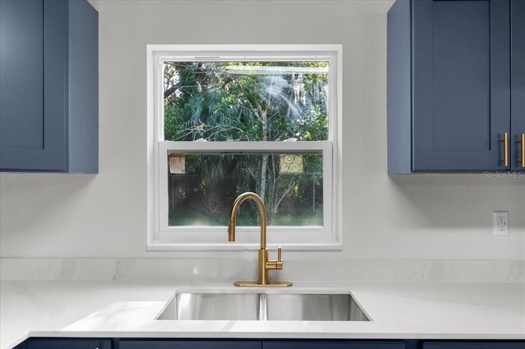 Active With Contract: $274,999 (3 beds, 1 baths, 1272 Square Feet)