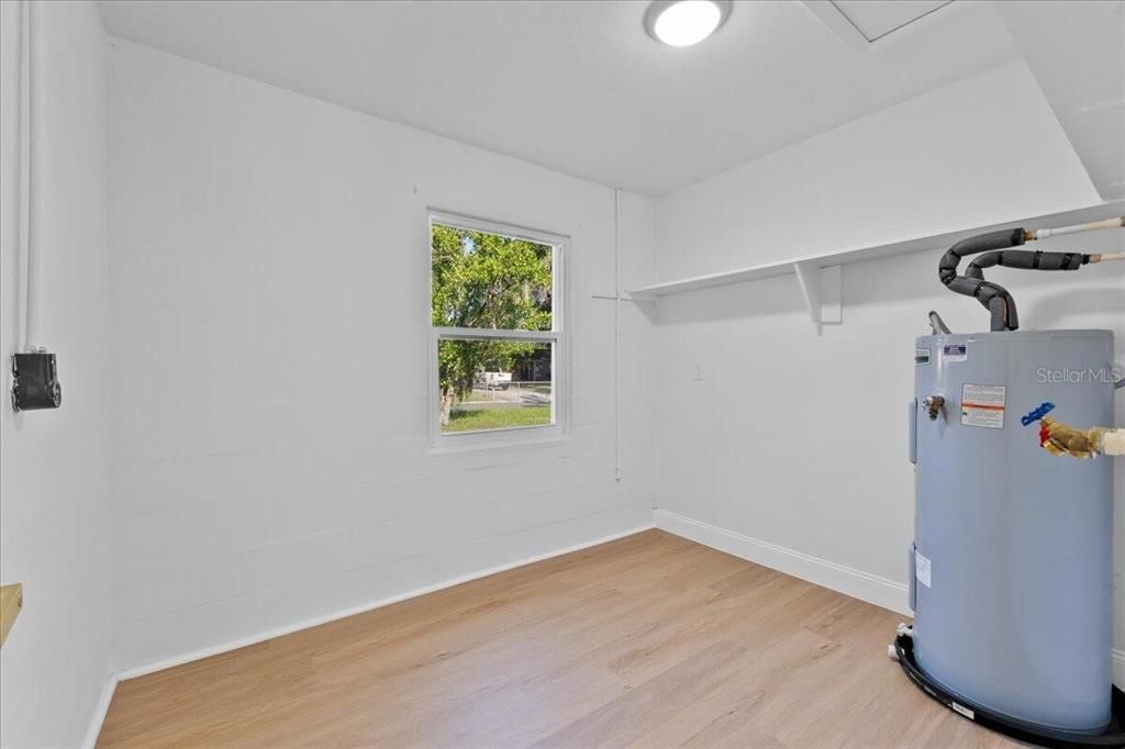 Active With Contract: $274,999 (3 beds, 1 baths, 1272 Square Feet)