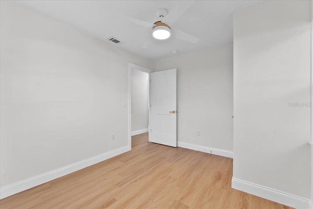 Active With Contract: $274,999 (3 beds, 1 baths, 1272 Square Feet)