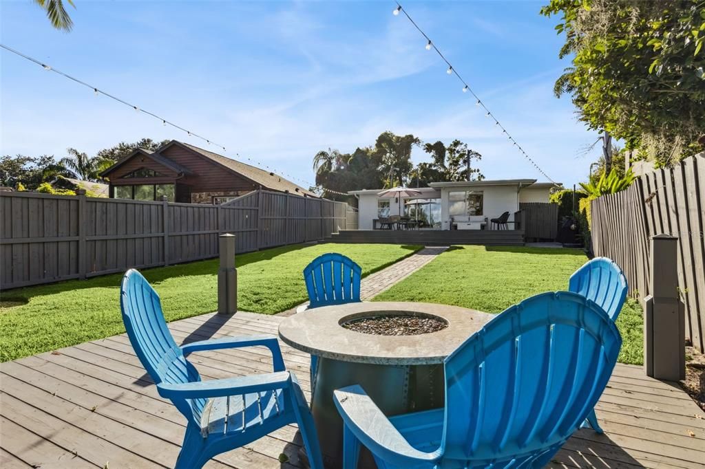 For Sale: $949,000 (2 beds, 2 baths, 1086 Square Feet)