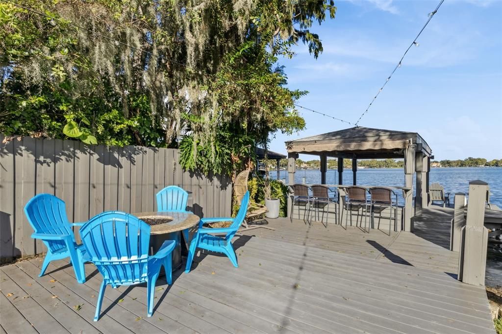 For Sale: $949,000 (2 beds, 2 baths, 1086 Square Feet)