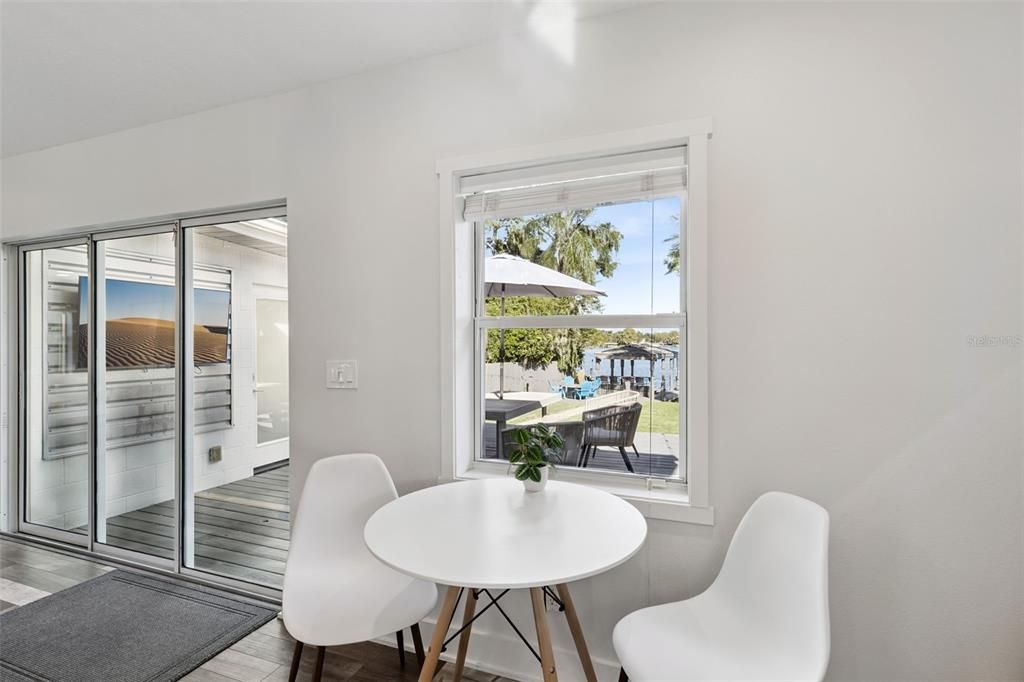 For Sale: $949,000 (2 beds, 2 baths, 1086 Square Feet)