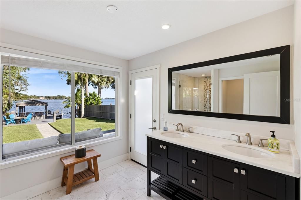 For Sale: $949,000 (2 beds, 2 baths, 1086 Square Feet)