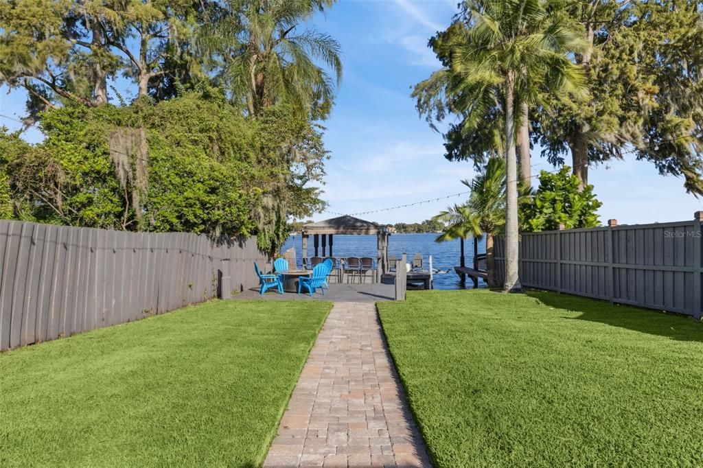 For Sale: $949,000 (2 beds, 2 baths, 1086 Square Feet)