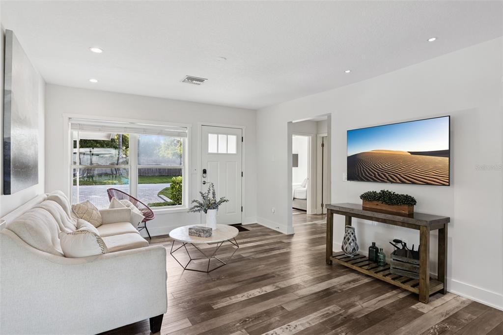 For Sale: $949,000 (2 beds, 2 baths, 1086 Square Feet)