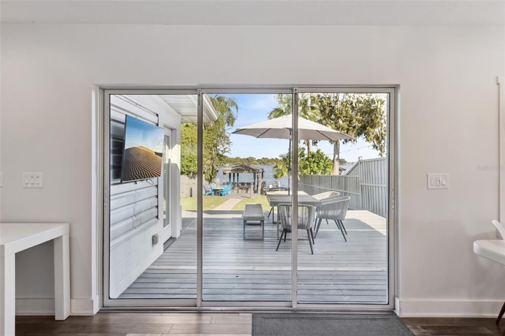 For Sale: $949,000 (2 beds, 2 baths, 1086 Square Feet)