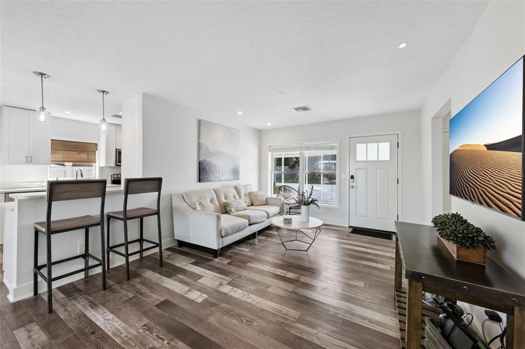 For Sale: $949,000 (2 beds, 2 baths, 1086 Square Feet)