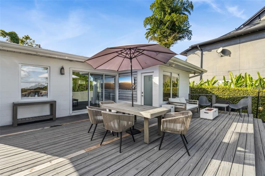 For Sale: $949,000 (2 beds, 2 baths, 1086 Square Feet)