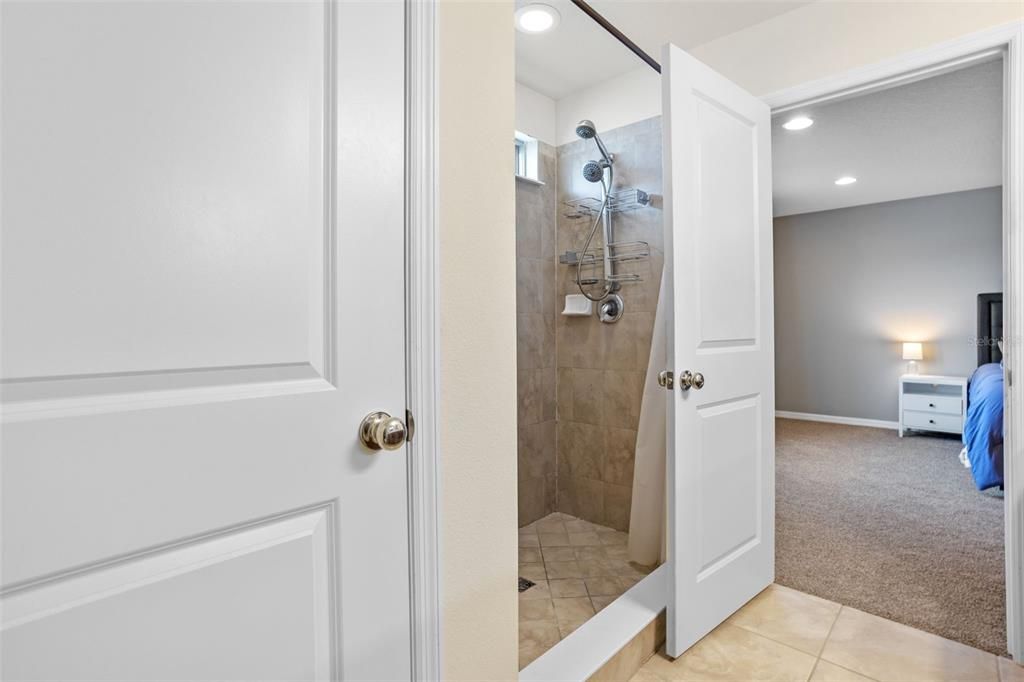 合同活跃: $375,000 (4 贝兹, 2 浴室, 2669 平方英尺)