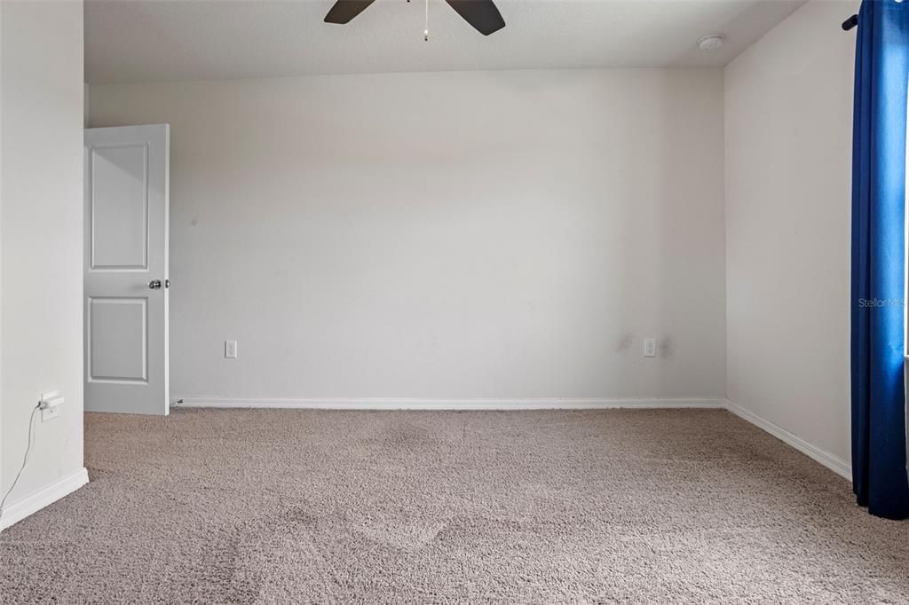 合同活跃: $375,000 (4 贝兹, 2 浴室, 2669 平方英尺)