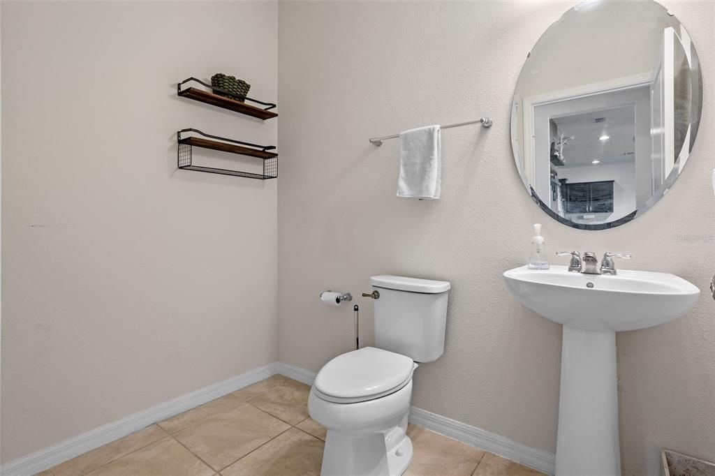 合同活跃: $375,000 (4 贝兹, 2 浴室, 2669 平方英尺)