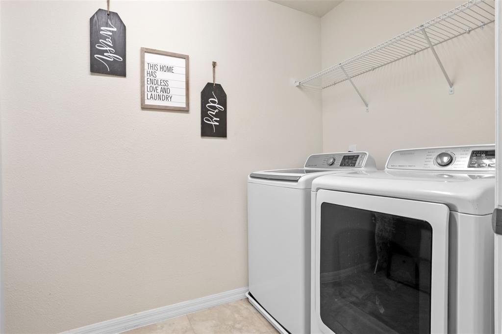 合同活跃: $375,000 (4 贝兹, 2 浴室, 2669 平方英尺)