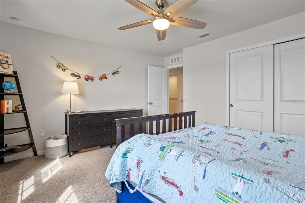 合同活跃: $375,000 (4 贝兹, 2 浴室, 2669 平方英尺)