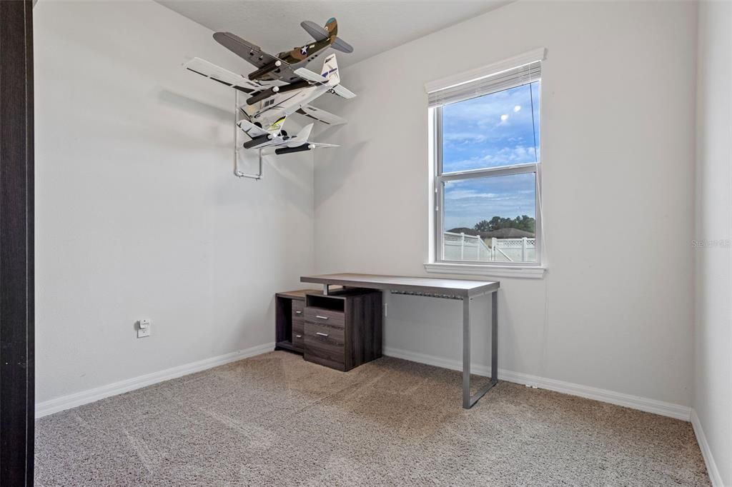 合同活跃: $375,000 (4 贝兹, 2 浴室, 2669 平方英尺)