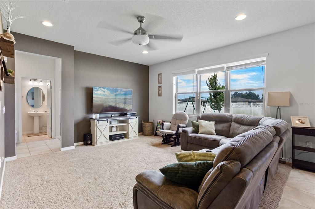 合同活跃: $375,000 (4 贝兹, 2 浴室, 2669 平方英尺)