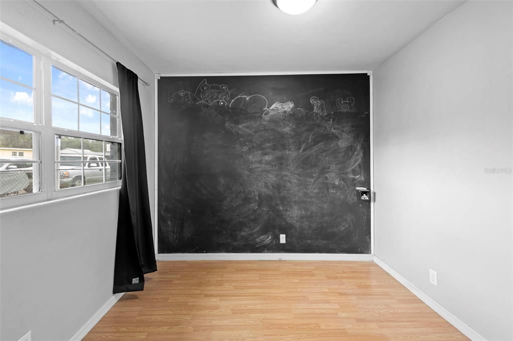 Под контрактом: $275,000 (3 спален, 1 ванн, 1510 Квадратных фут)