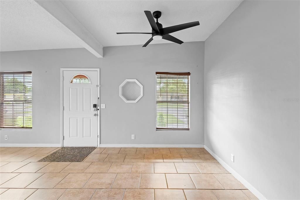 Под контрактом: $275,000 (3 спален, 1 ванн, 1510 Квадратных фут)