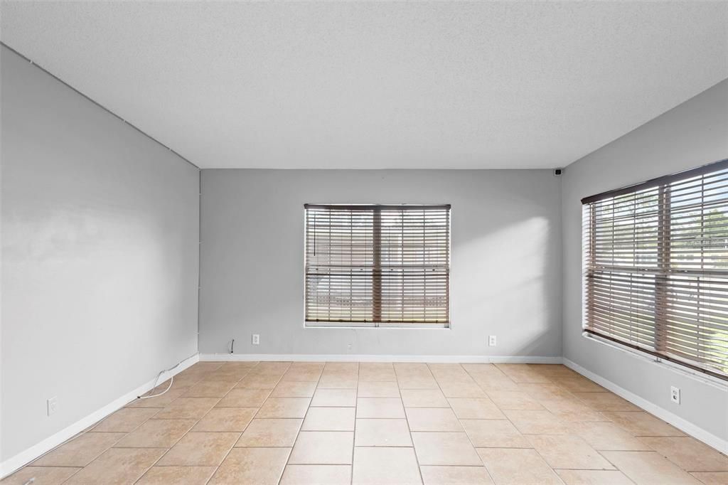 Под контрактом: $275,000 (3 спален, 1 ванн, 1510 Квадратных фут)