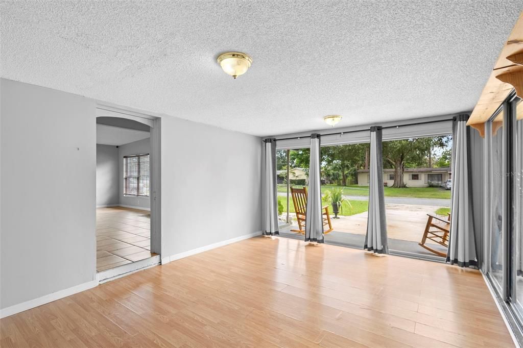 Под контрактом: $275,000 (3 спален, 1 ванн, 1510 Квадратных фут)