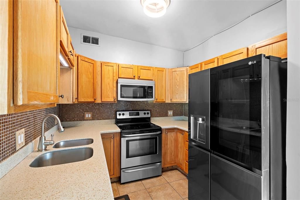 Под контрактом: $275,000 (3 спален, 1 ванн, 1510 Квадратных фут)