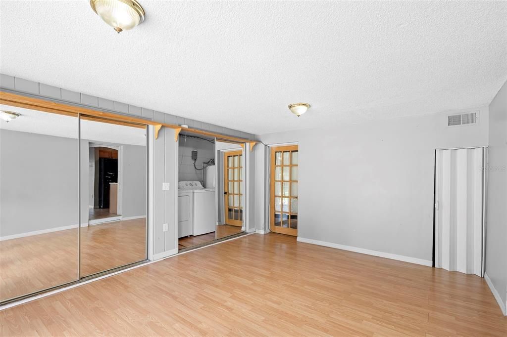 Под контрактом: $275,000 (3 спален, 1 ванн, 1510 Квадратных фут)