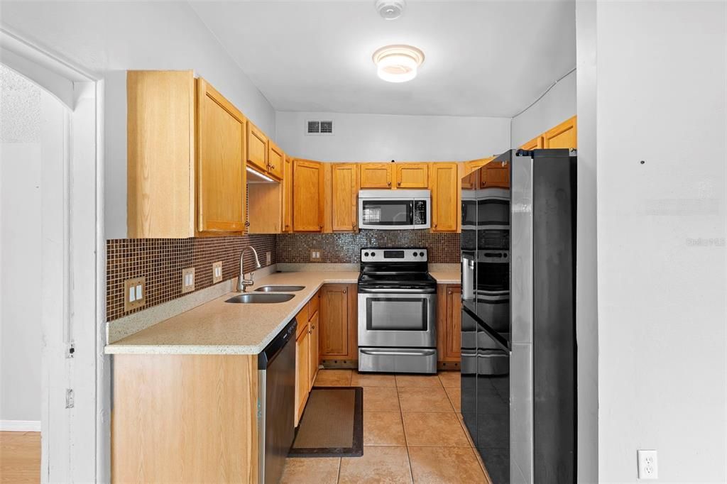 Под контрактом: $275,000 (3 спален, 1 ванн, 1510 Квадратных фут)