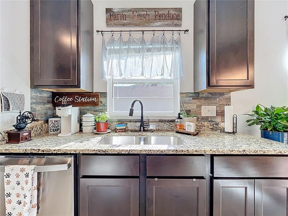 For Sale: $310,000 (3 beds, 2 baths, 1705 Square Feet)