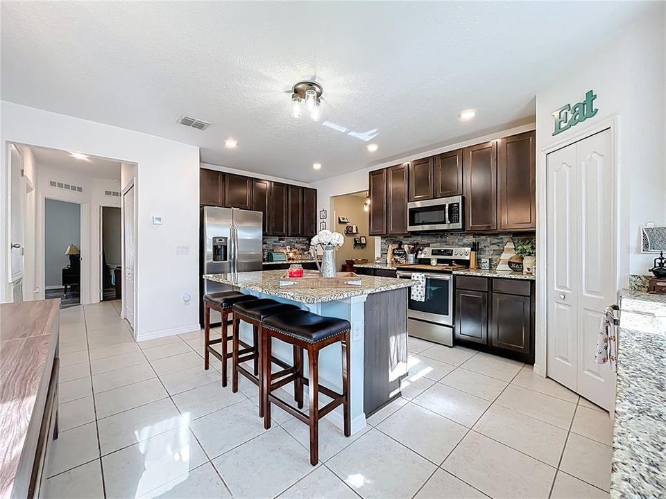 For Sale: $310,000 (3 beds, 2 baths, 1705 Square Feet)