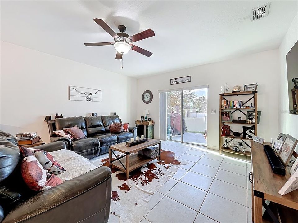 For Sale: $310,000 (3 beds, 2 baths, 1705 Square Feet)