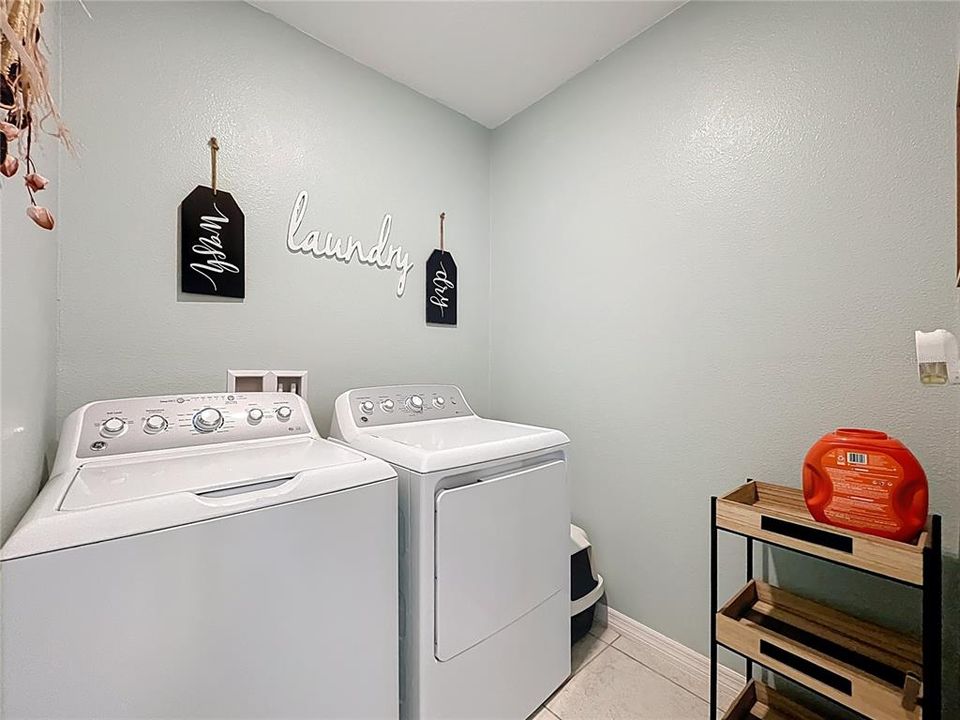 For Sale: $310,000 (3 beds, 2 baths, 1705 Square Feet)