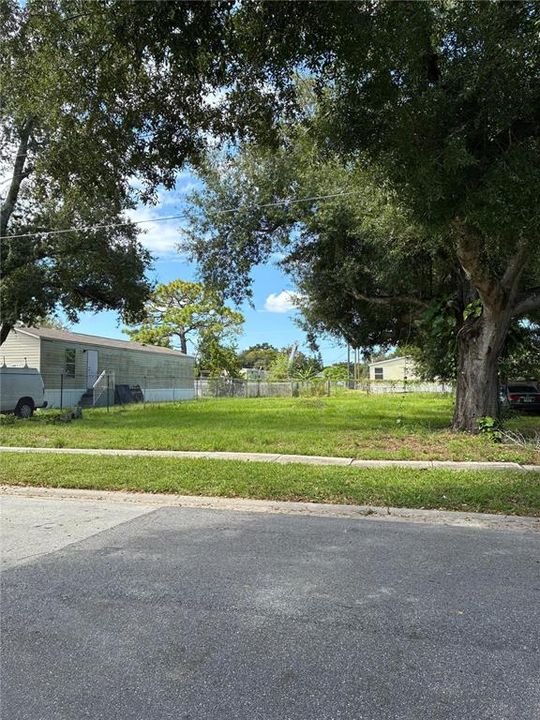 待售: $85,900 (0.18 acres)