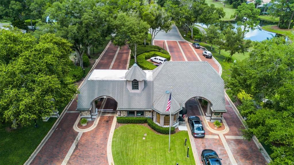 合同活跃: $799,000 (4 贝兹, 3 浴室, 2763 平方英尺)