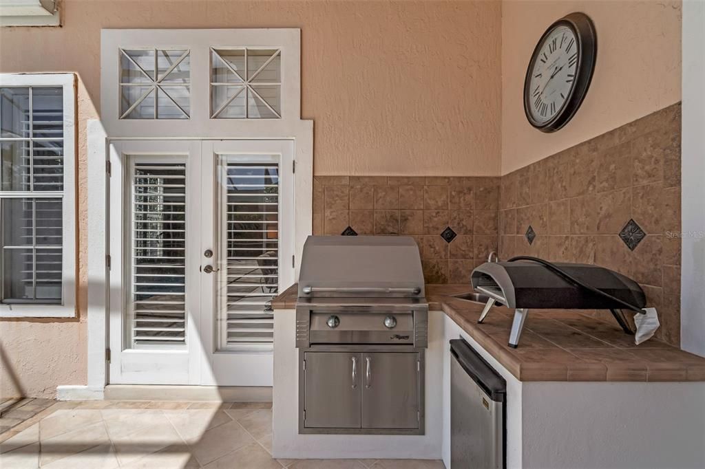 合同活跃: $799,000 (4 贝兹, 3 浴室, 2763 平方英尺)