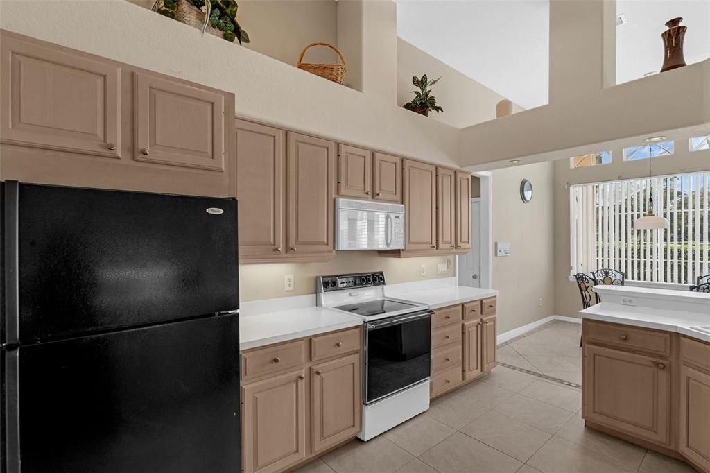 合同活跃: $799,000 (4 贝兹, 3 浴室, 2763 平方英尺)