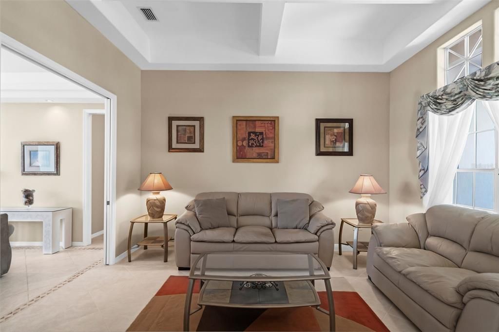 合同活跃: $799,000 (4 贝兹, 3 浴室, 2763 平方英尺)