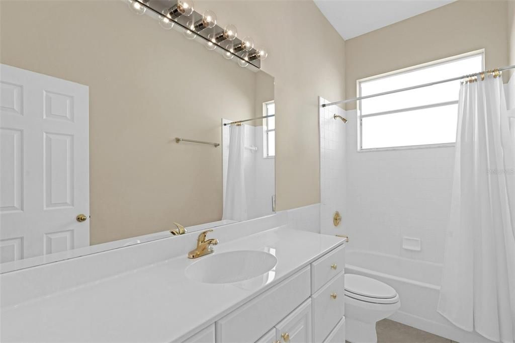 合同活跃: $799,000 (4 贝兹, 3 浴室, 2763 平方英尺)