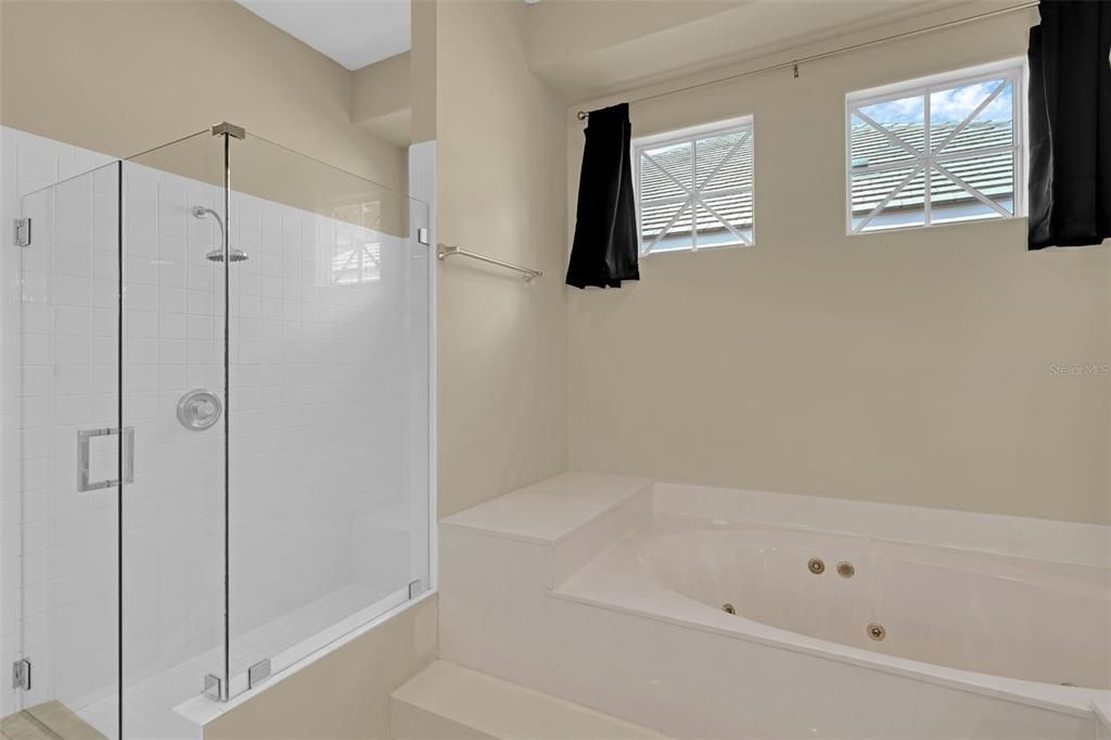 合同活跃: $799,000 (4 贝兹, 3 浴室, 2763 平方英尺)