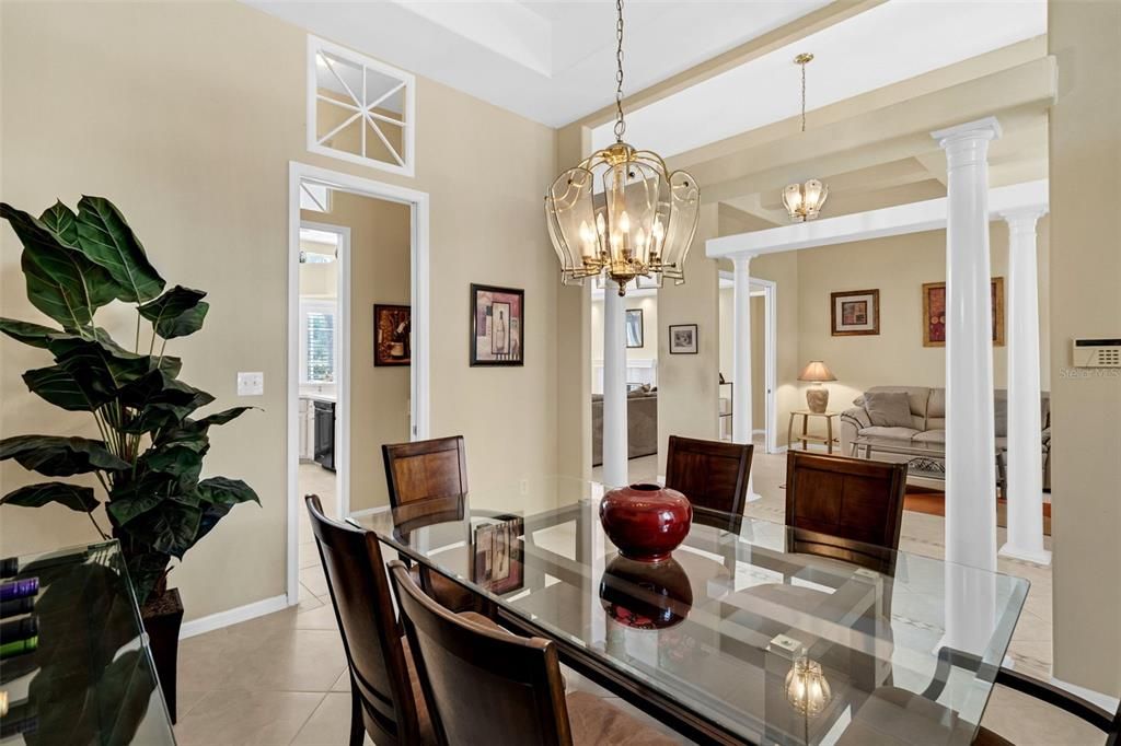 合同活跃: $799,000 (4 贝兹, 3 浴室, 2763 平方英尺)