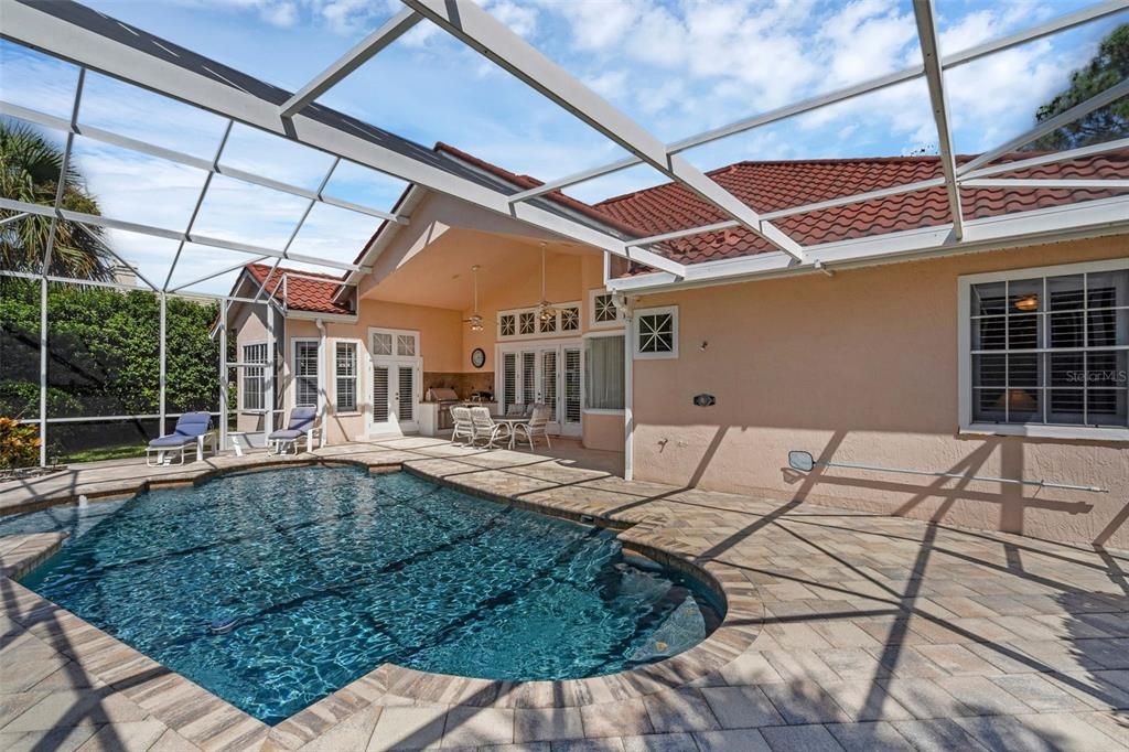 合同活跃: $799,000 (4 贝兹, 3 浴室, 2763 平方英尺)