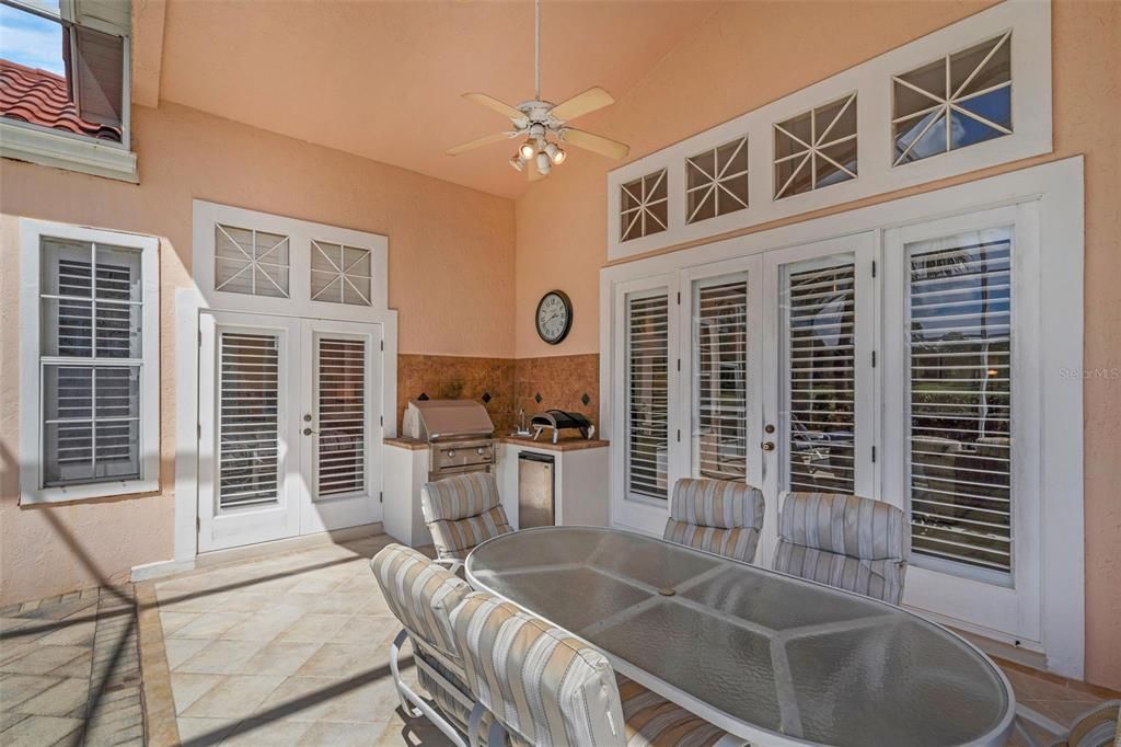 合同活跃: $799,000 (4 贝兹, 3 浴室, 2763 平方英尺)