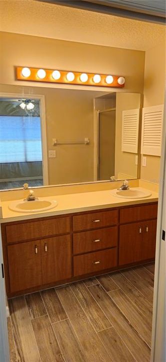 出租: $1,825 (2 贝兹, 2 浴室, 1078 平方英尺)