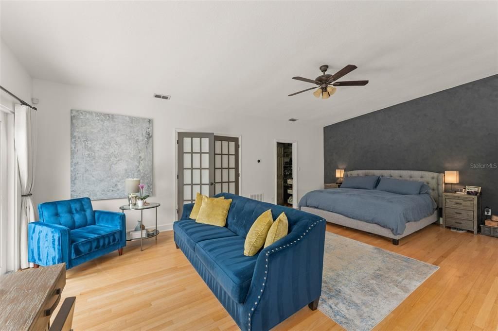 For Sale: $1,550,000 (5 beds, 4 baths, 4186 Square Feet)