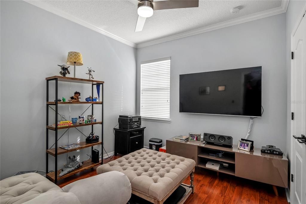 合同活跃: $825,000 (4 贝兹, 2 浴室, 1907 平方英尺)