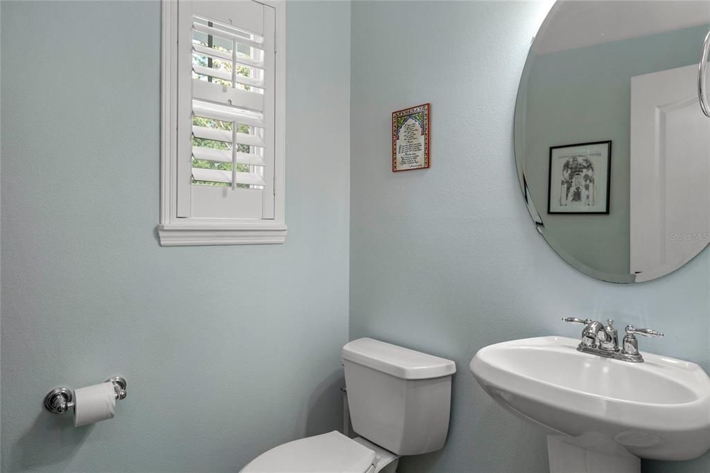 合同活跃: $825,000 (4 贝兹, 2 浴室, 1907 平方英尺)