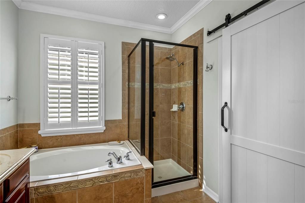 合同活跃: $825,000 (4 贝兹, 2 浴室, 1907 平方英尺)