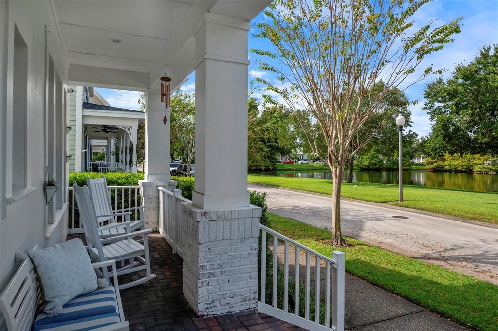 合同活跃: $825,000 (4 贝兹, 2 浴室, 1907 平方英尺)